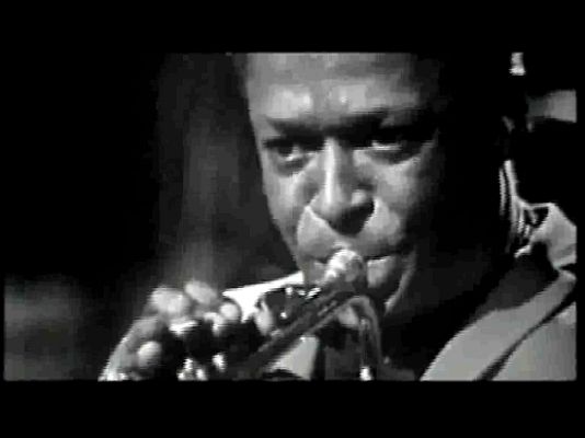  - Miles Davis interpreta 'So What'