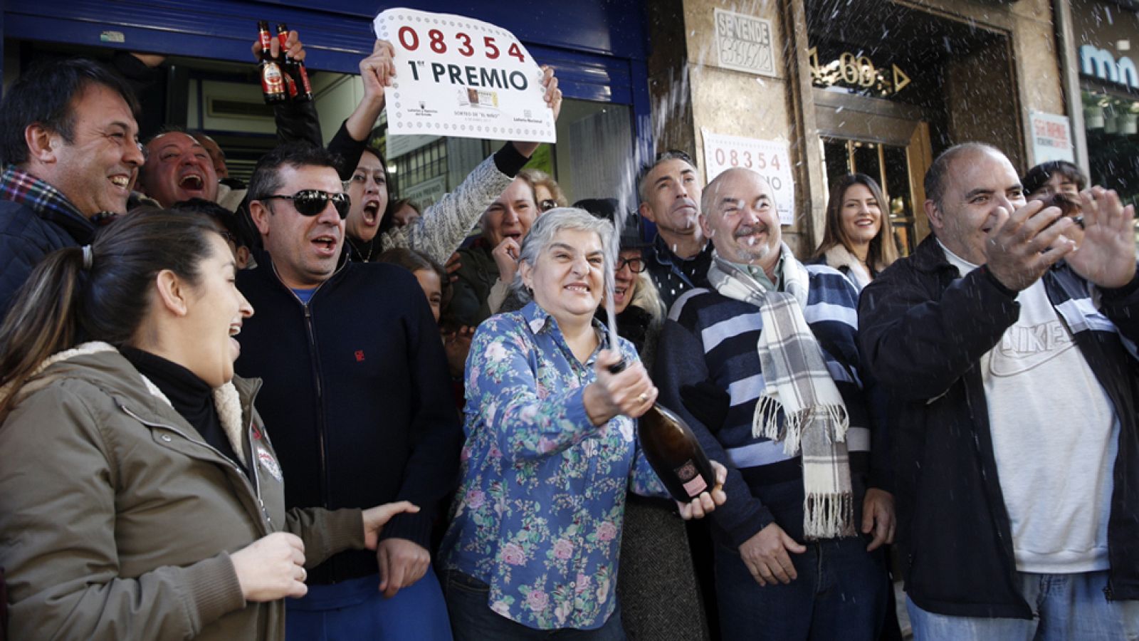 El 08.354, primer premio del sorteo extraordinario de 'El ni�o", cae �ntegramente en Torrent