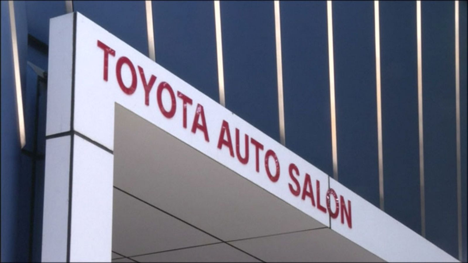 Trump avisa a las empresas con fuertes aranceles si fabrican fuera de EE.UU para venderlos luego dentro