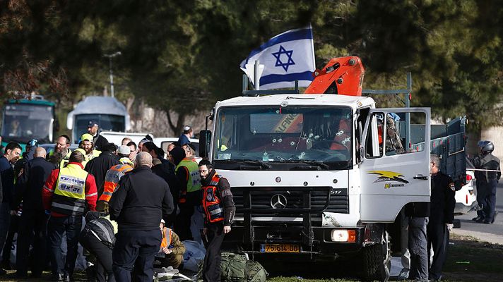 Informativo 24h - Un ataque con un camión deja al menos cuatro muertos y 15 heridos en Jerusalén Este