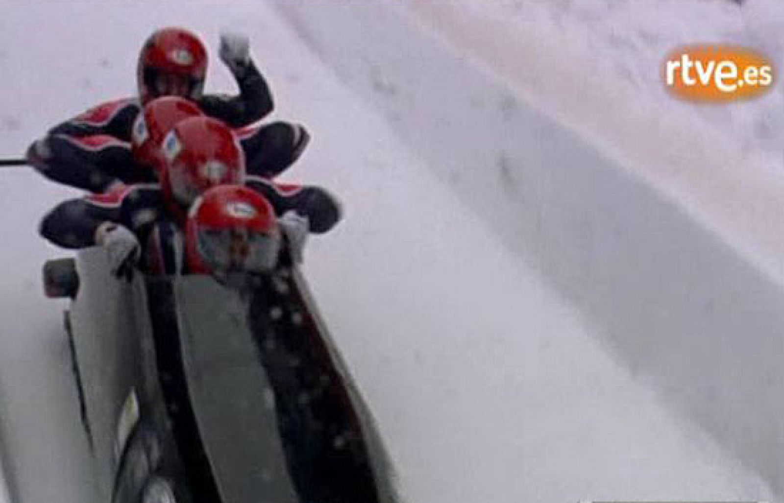 Una caída espectacular en bobsleigh sin consecuencias graves para sus participantes. Un deporte poco seguido en España, pero muy vistoso.