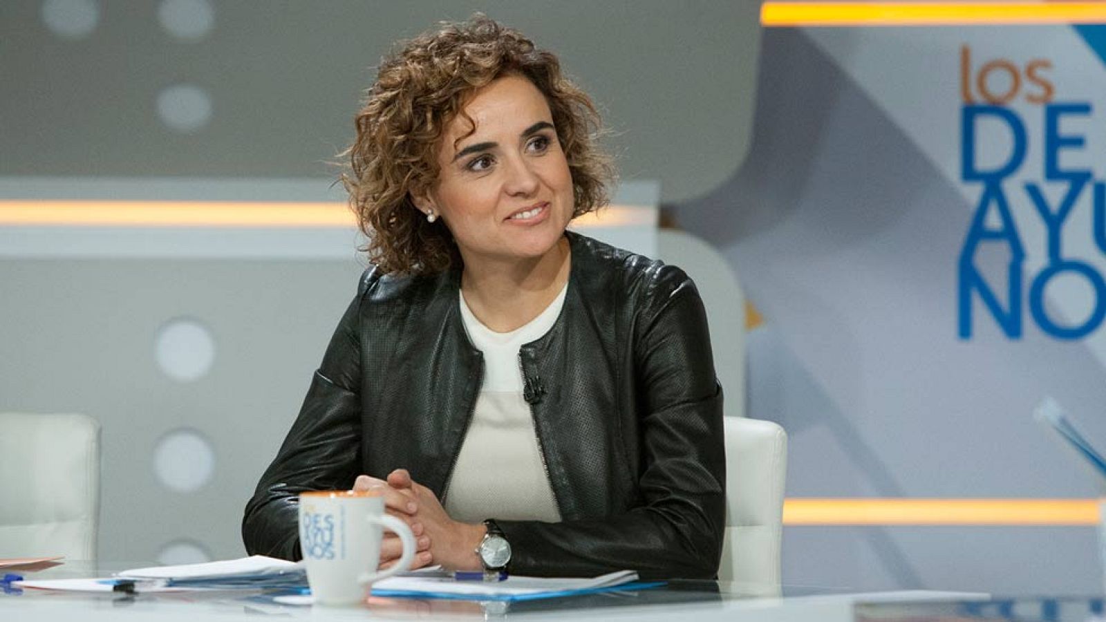 La ministra de Sanidad matiza y señala que se estudirá el copago de farmacia a los pensionistas de entre 18.000 y 100.000 euros - Los desayunos de TVE | Ver
