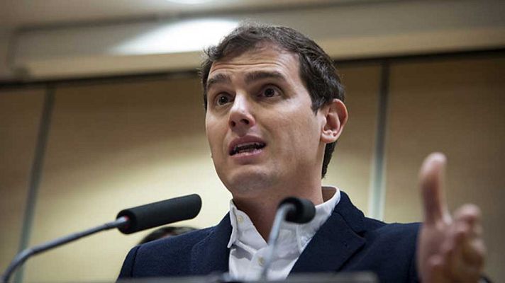 Telediario 1 - Rajoy y Rivera cenan con los negociadores del pacto de investidura en una cita informal