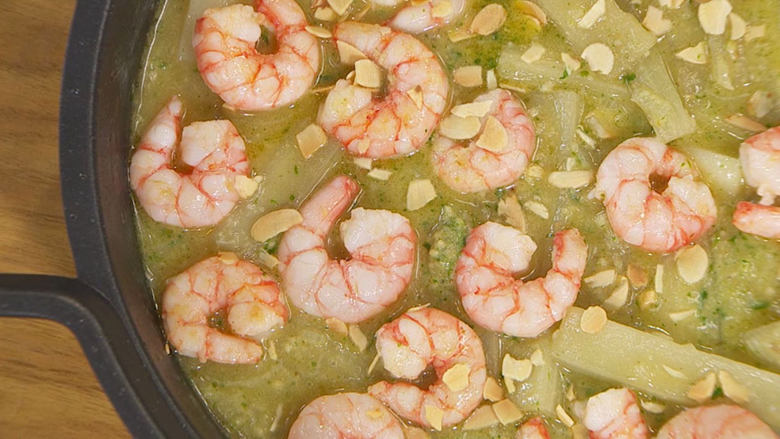 Torres en la cocina - Cardo con almendras y gambas