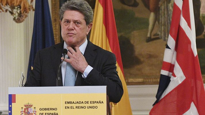 Telediario 1 - Trillo deja su cargo de embajador en Londres tras el escándalo del Yak 42