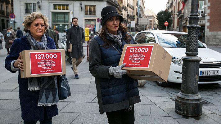 Telediario 1 - El Gobierno tramita el "relevo a petición propia" de Trillo mientras las familias del Yak 42 reclaman su "cese"