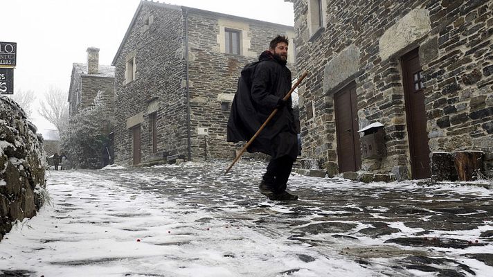 Telediario 1 - El frío y la nieve ponen en alerta a media España