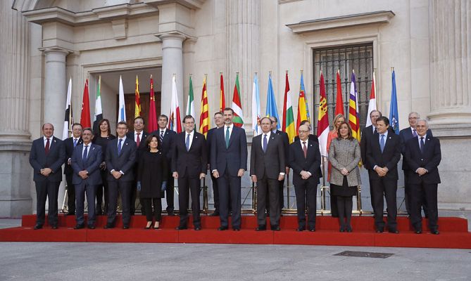 Telediario 1 - La financiación autonómica y la ley de dependencia centran la VI Conferencia de Presidentes