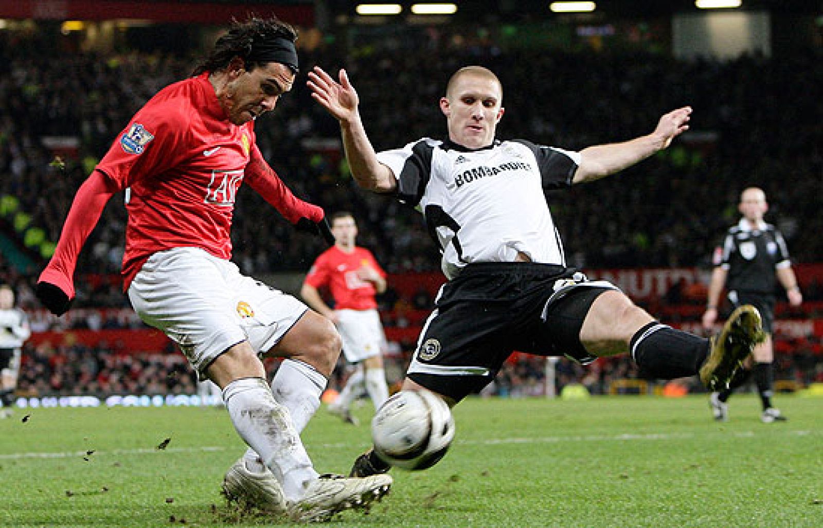 El Manchester United se ha clasificado para la final de la Carling Cup y aspira a su primer título del año.