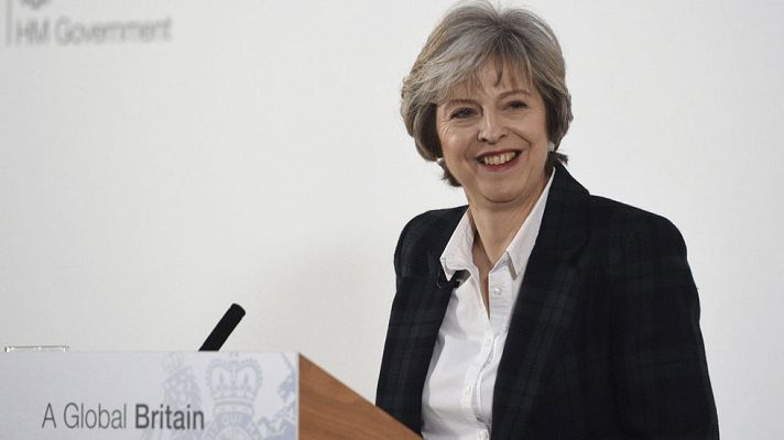 Telediario 1 - Theresa May someterá al Parlamento británico el acuerdo de salida de la Unión Europea