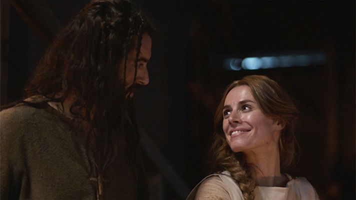 El final del camino - Elvira y Pedro salvan a una mujer