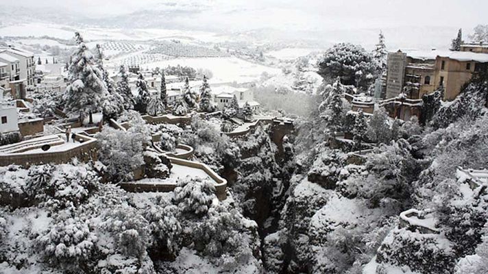 Telediario 1 - Valencia y Alicante, en alerta roja por nevadas