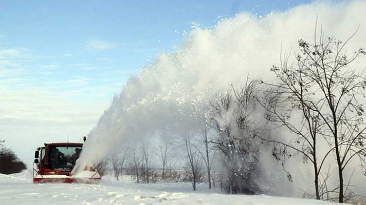 Telediario 1 - Las quitanieves trabajan sin descanso en gran parte de Europa