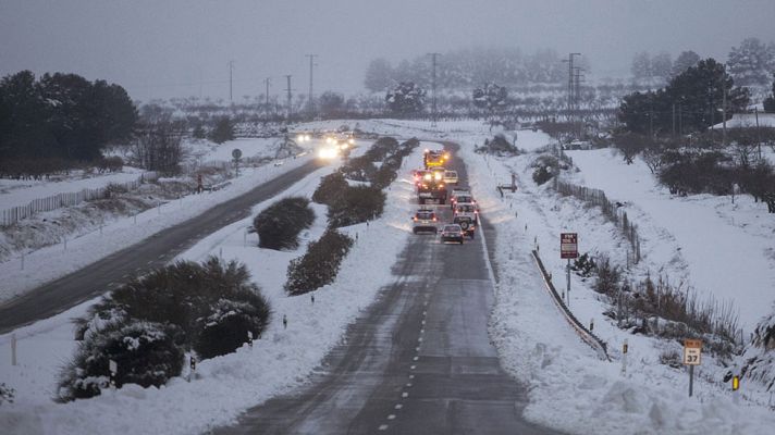 Los desayunos - Cincuenta carreteras, sobre todo del este peninsular, permanecen cortadas por el temporal de nieve
