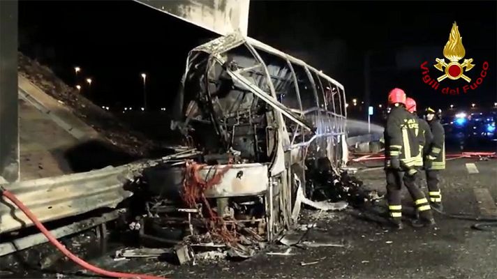 Informativo 24h - Al menos 16 muertos y 39 heridos en un accidente de autobús con adolescentes en Italia