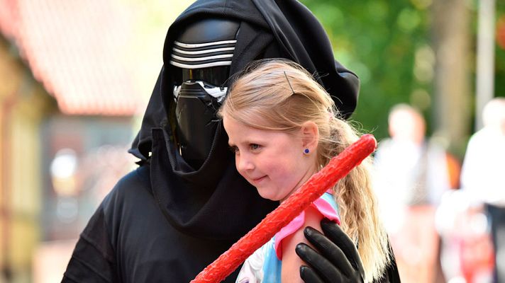 Telediario 1 - Sesión especial de cine para niños que padecen cáncer