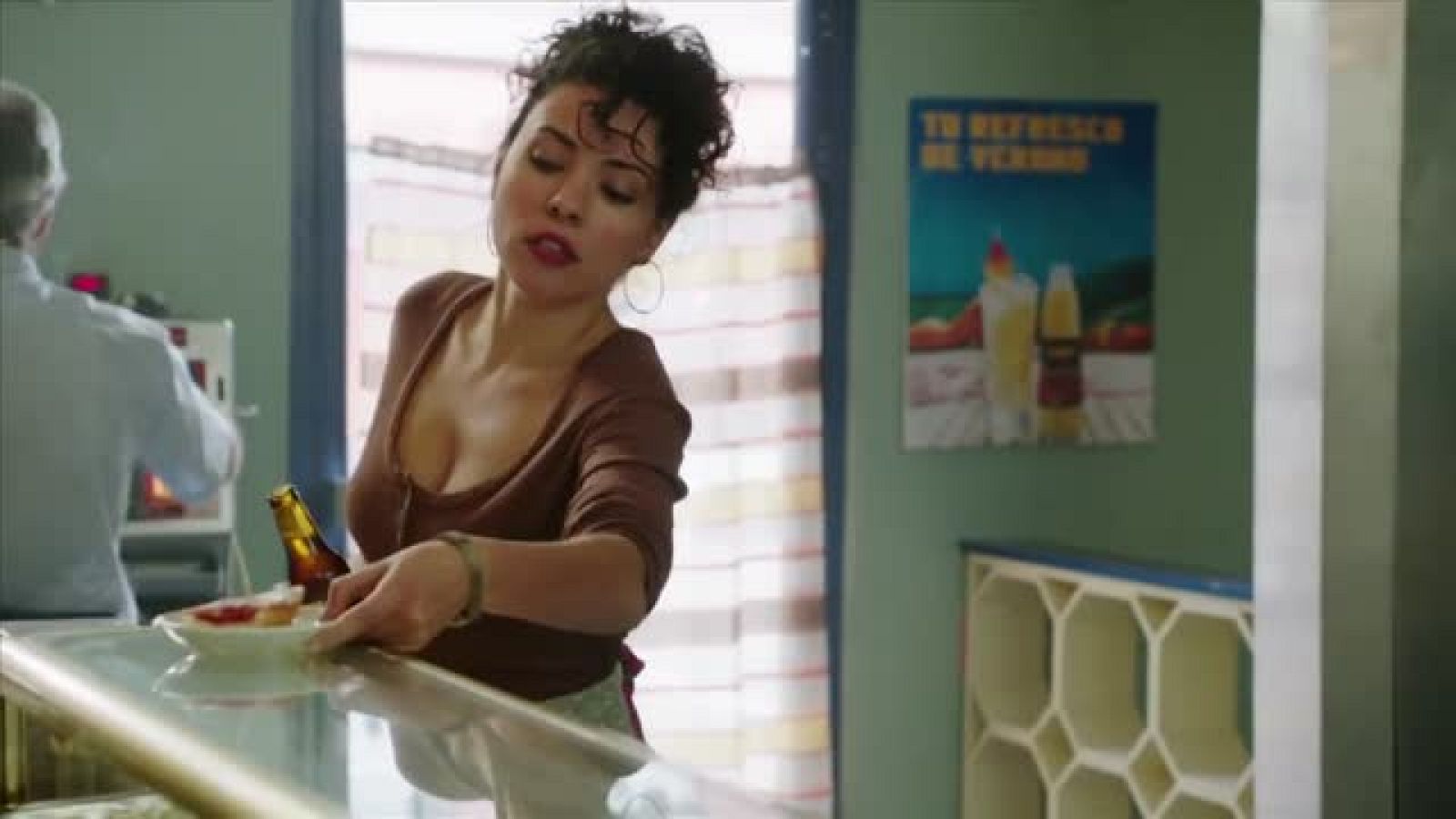 Cuéntame cómo pasó - Paquita se enfrenta a las pijas de los Altos de San Genaro