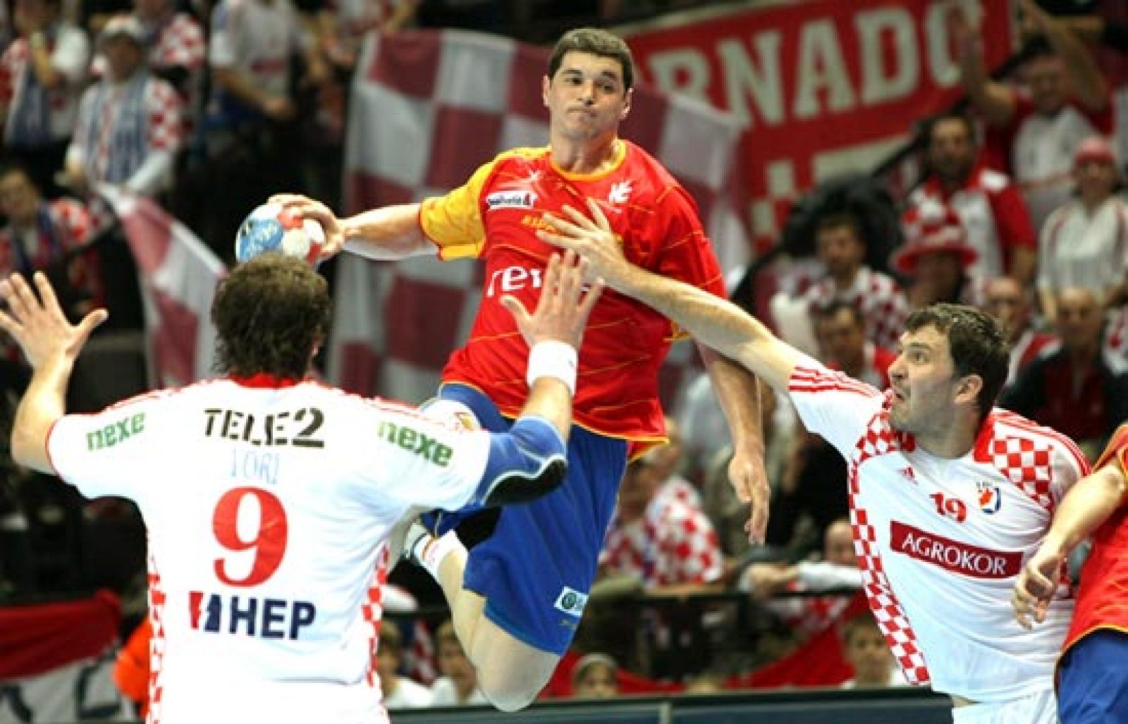 La selección española de balonmano ha caído en el partido decisivo del mundial ante la anfitriona Croacia por un contundente 32-22. España no podrá revalidar el título de campeona del mundo (21/01/09).