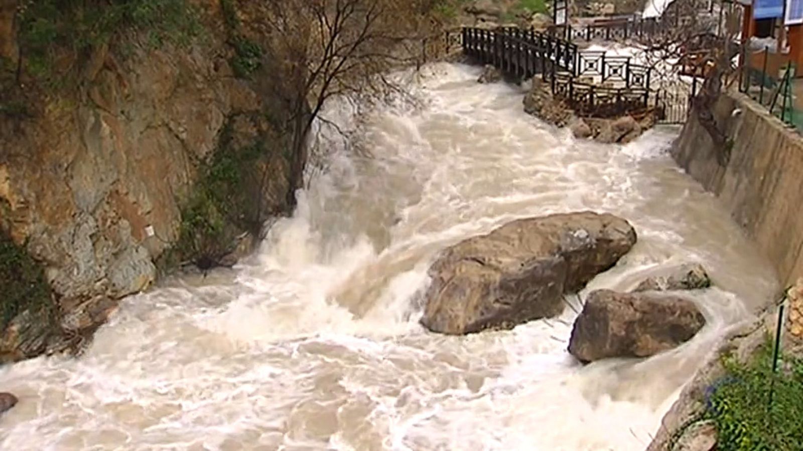 Tras el deshielo llegan las crecidas de los ríos