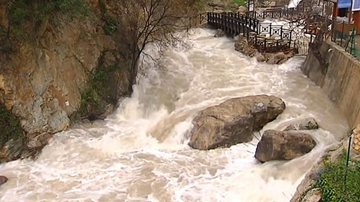 Telediario 1 - Con el deshielo llegan las crecidas de los ríos