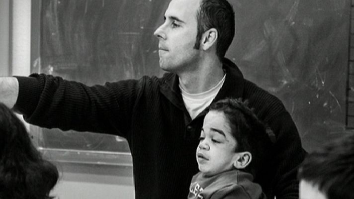 Telediario 1 - Certamen de fotografía humanitaria con premio a Luis Valtueña de Médicos del mundo