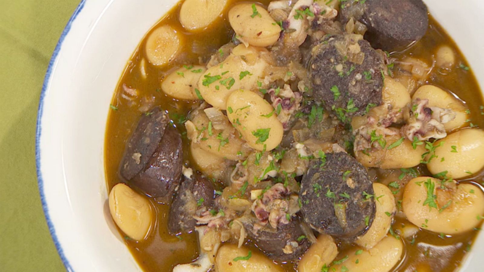 Torres en la cocina - Judión de la granja con butifarra y sepietas