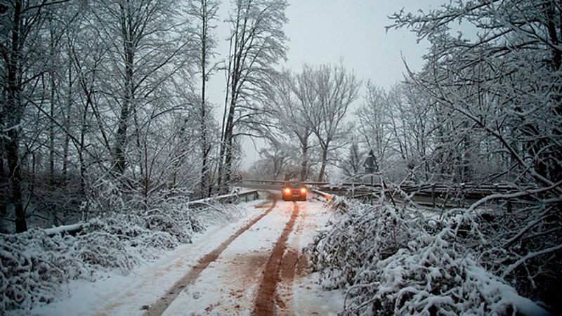 Nieve en norte y este peninsular y temperaturas diurnas en descenso