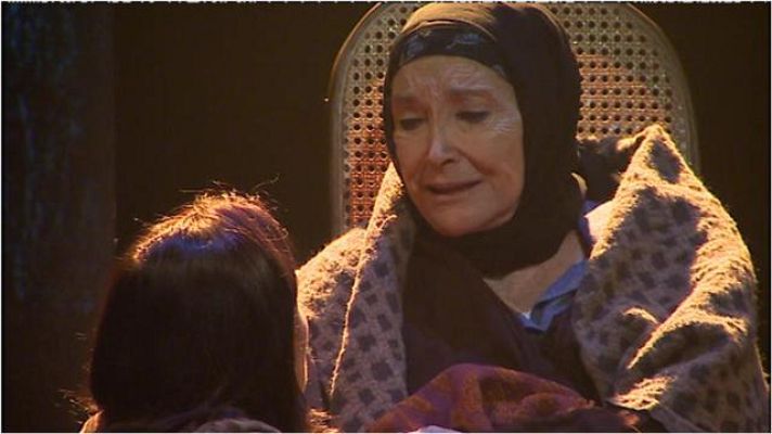  - Nuria Espert interpreta Incendios