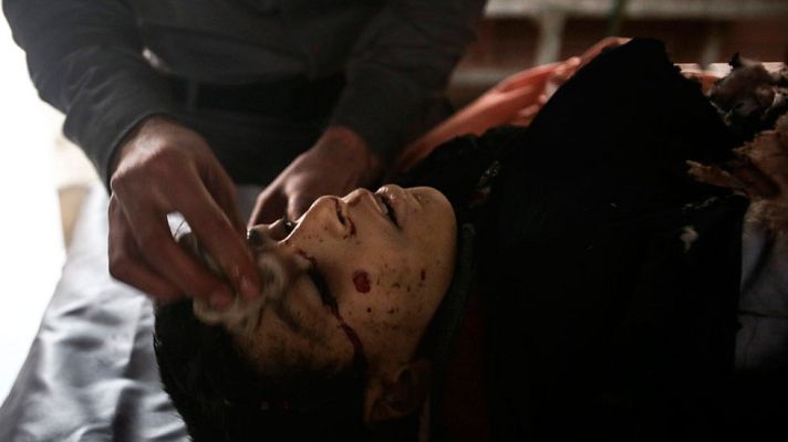 Telediario 1 - Los Cascos Blancos intentan rescatar y salvar a las víctimas