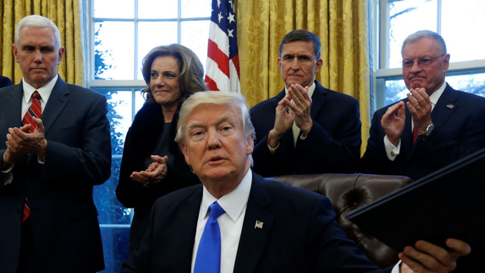 Trump asegura que su veto "está funcionando bien". | Ver