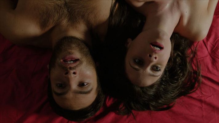 Cuéntame cómo pasó - Carlos y Karina se dejan llevar por el deseo