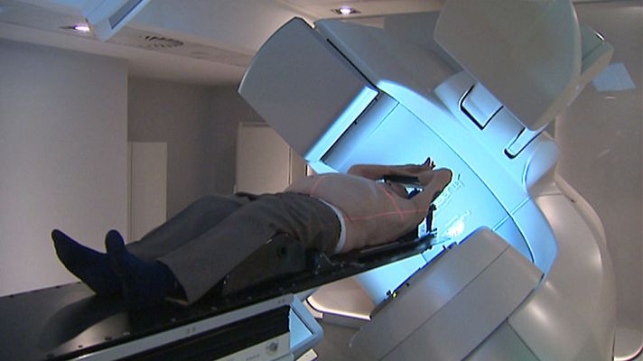 Telediario 1 - Uno de cada dos hombres y una de cada tres mujeres padecerán cáncer a lo largo de su vida.