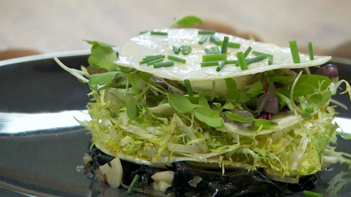 RTVE Cocina - Ensalada con apionabo encurtido y huevo de codorniz