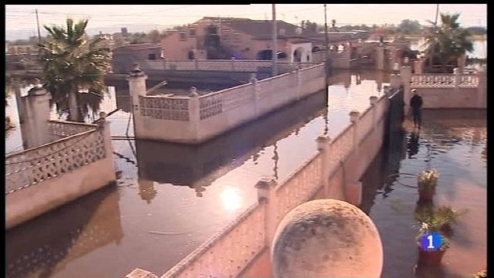 Els veïns de Sa Casa Blanca duen gairebé un mes i mig amb les cases inundades
