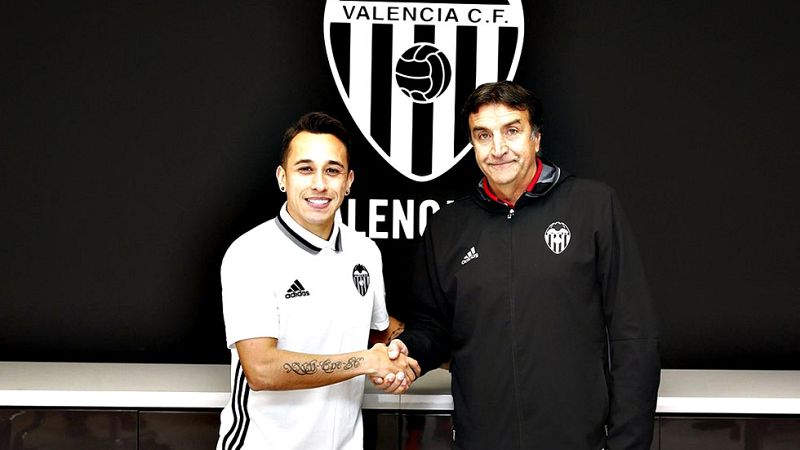 El extremo chileno Fabián Orellana se ha comprometido con el Valencia hasta el final de temporada tras el acuerdo al que han llegado con el Celta si bien en la operación figura una opción de compra por parte del club de Mestalla.