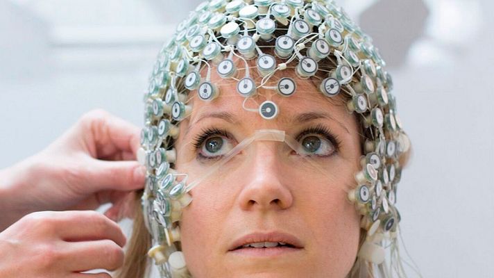 Informativo 24h - Crean un dispositivo que descifra los pensamientos de personas con parálisis en todos sus músculos
