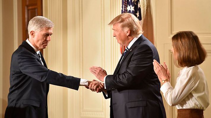 Telediario 1 - Trump propone al conservador Neil Gorsuch para el puesto de juez vacante en el Tribunal Supremo