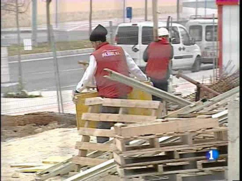 Casi el 14% de la población activa de España está en paro | Ver