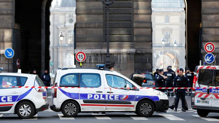 Informativo 24h - Un soldado dispara un hombre armado en el Museo del Louvre