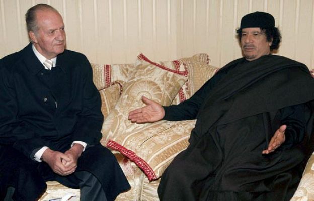  - El Rey visita Libia