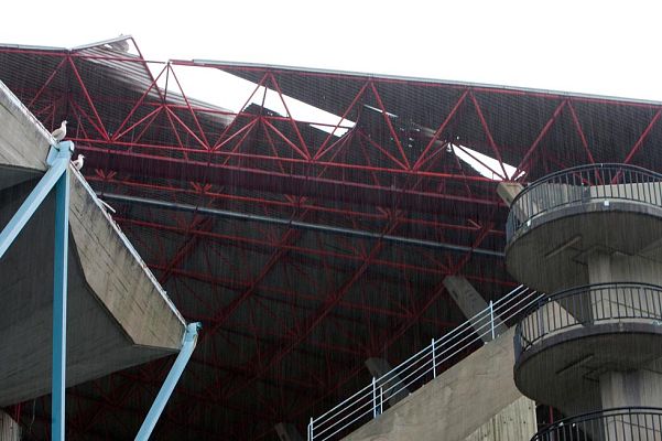 Telediario 1 - Suspendido a causa del temporal el partido entre el Celta y el Real Madrid