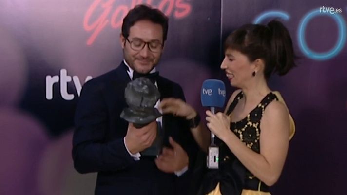 Goyas Golfos - Carlos Santos se acuerda de su hermana al recibir el Goya