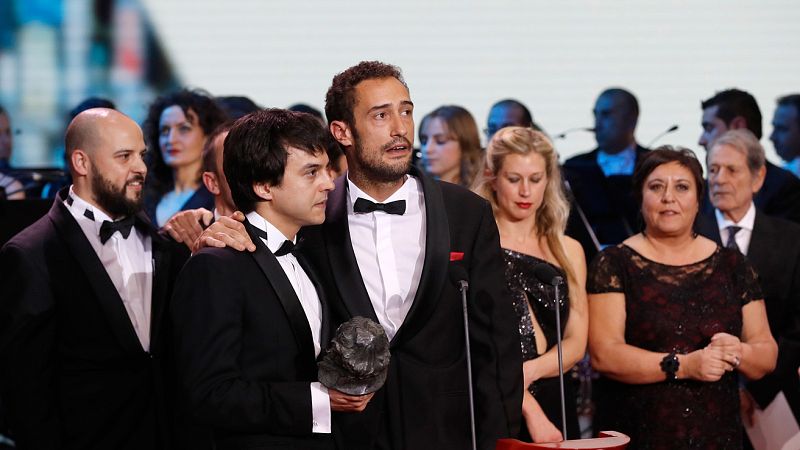 Goya 2017 Los responsables de 'Frágil equilibrio' recogen el Goya a la Mejor Película Documental