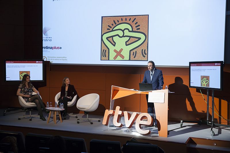 El doctor García Layana explica las enfermedades de la retina y su prevención