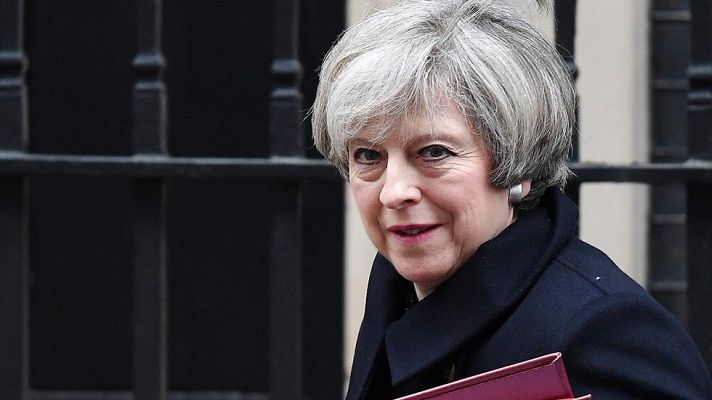 Telediario 1 - Los Comunes autorizan a Theresa May a solicitar el Brexit