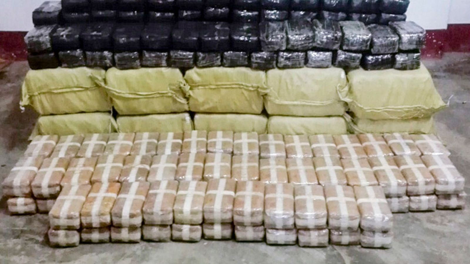 Desarticulada una red de tráfico de hachís que operaba entre Málaga y Cádiz | Ver