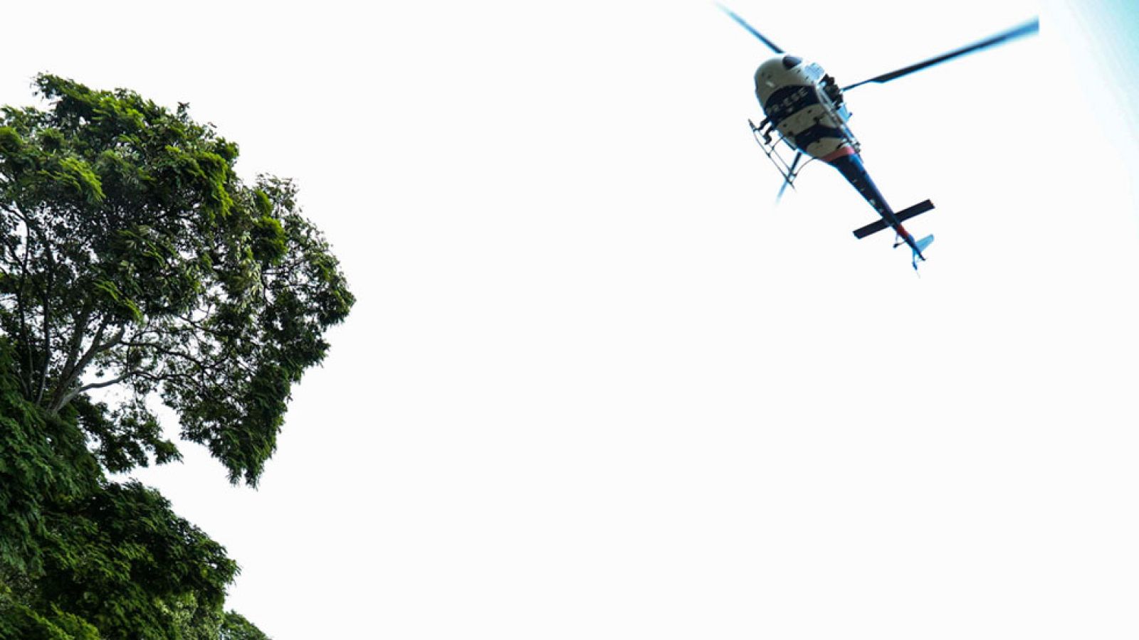 La unidad aérea de los mossos controla desde el aire las zonas más aisladas de Barcelona