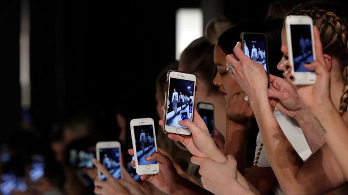 Telediario 1 - Diseñadores consagrados y jóvenes talentos de la moda