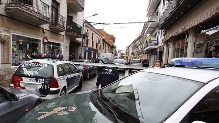 Telediario 1 - Un hombre asesina presuntamente a su mujer de 46 años y a la hija de ésta de 18 años