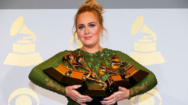Telediario 1 - Adele triunfa en los Grammy con cinco galardones